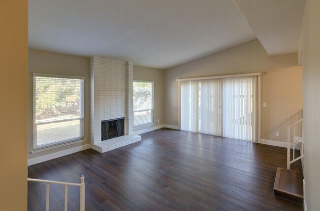 Building Photo - 1450 E Los Altos Ave