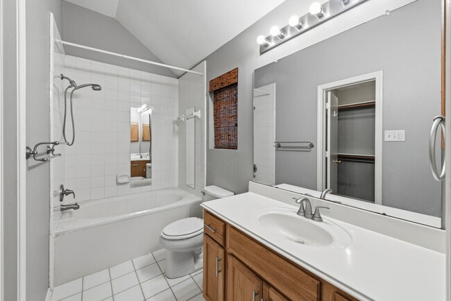 Building Photo - 3503 Riverside Dr