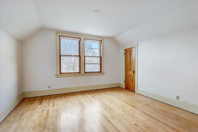 South facing windows let in plenty of light in the living room - 322 E Rosedale Ave