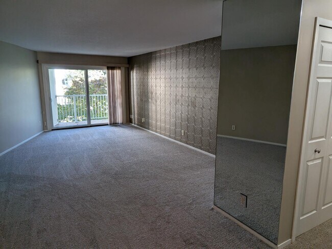 Trapezoid Living Room - 122 Demont Avenue East