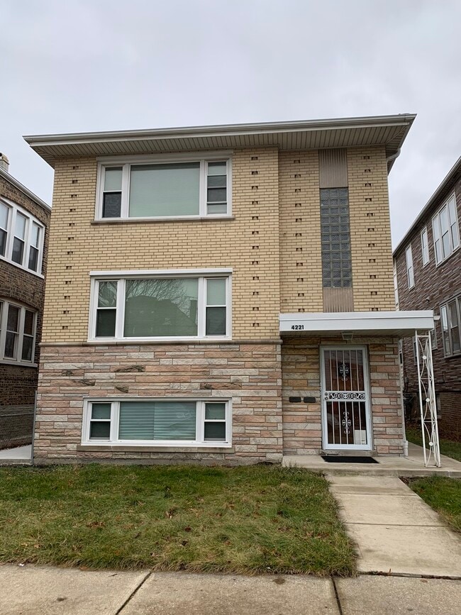 Primary Photo - 4221 S Mozart St