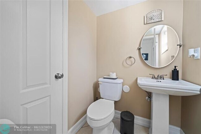 Building Photo - 8745 SW 137th Ave