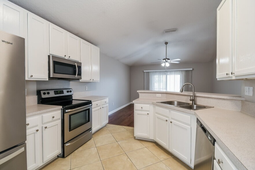 Building Photo - 8323 Staplehurst Dr W