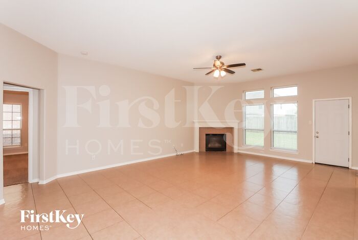 Building Photo - 5914 Rosemary Circle