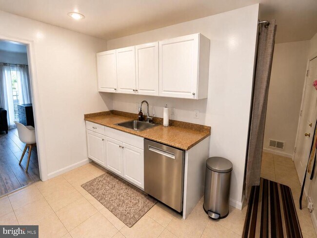 Building Photo - 1240 Gemini Dr