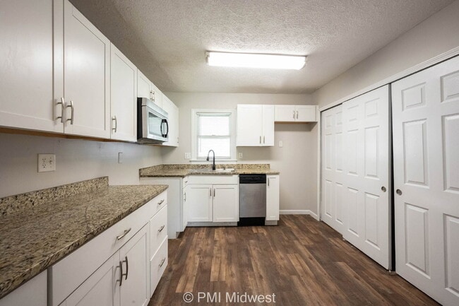 Building Photo - "Charming 3-Bedroom Haven in Mooresville –...