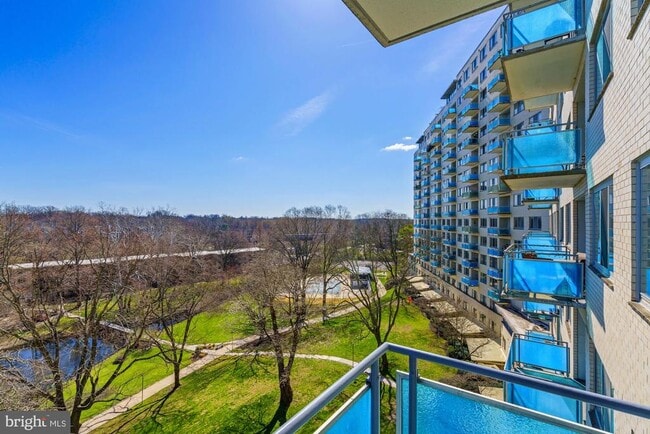 Building Photo - 10201 Grosvenor Pl