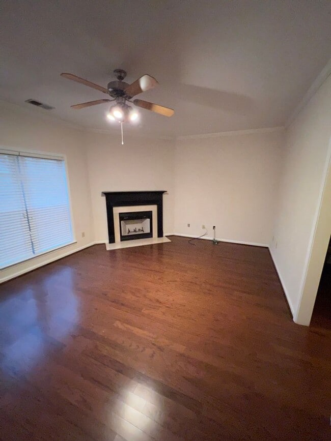 Building Photo - Townhome For Rent In Vestavia Hills!!! Ava...