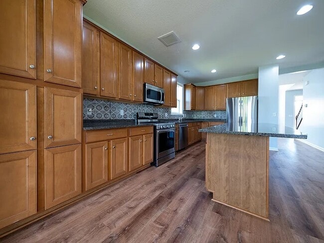 Building Photo - 4650 Yellowstone Ln N
