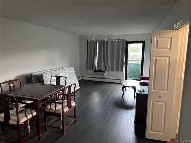 Building Photo - 1523 Central Park Ave