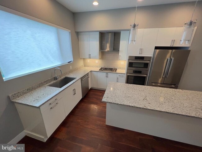 Building Photo - 423 Wallace St