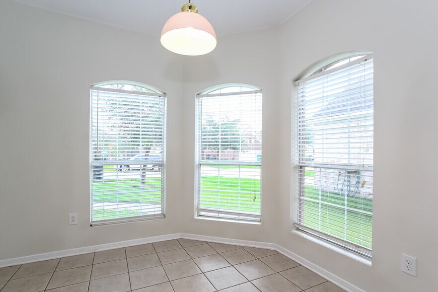 Building Photo - 12146 Landsdown Ridge Way