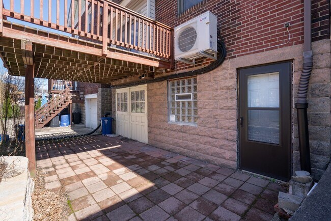 Building Photo - **Price reduction** Spacious 3-Bedroom Hom...