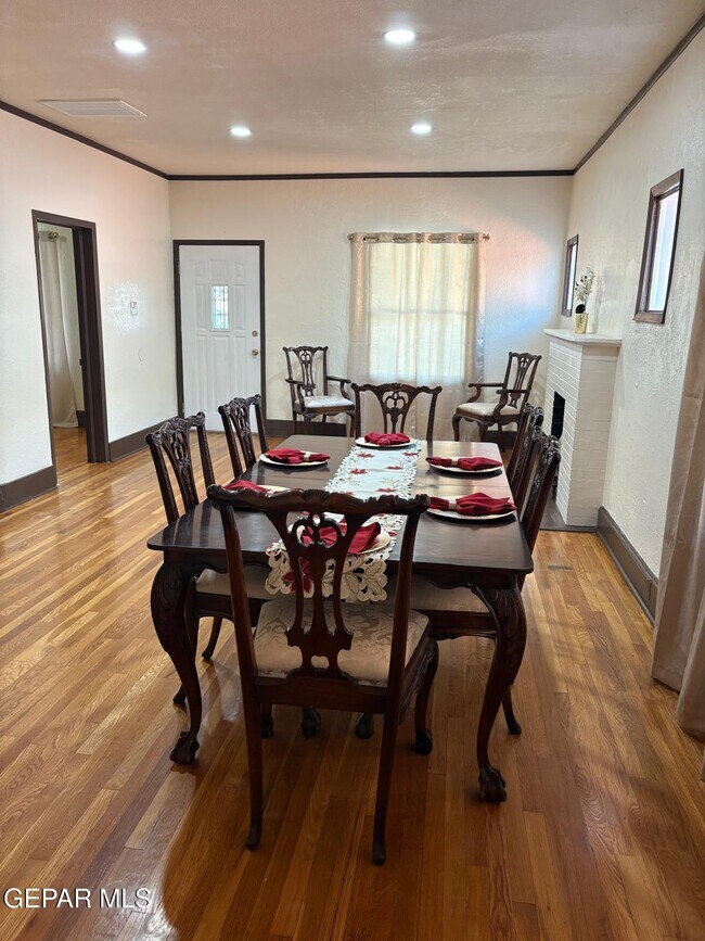 Building Photo - 3418 Pershing Dr