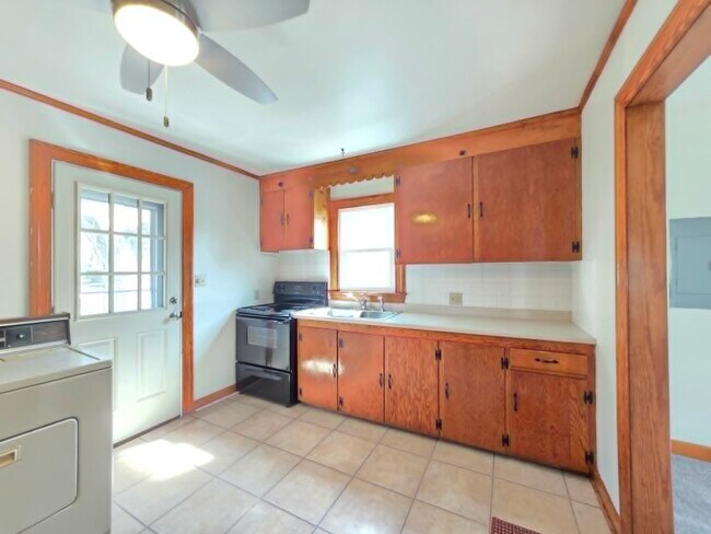 Building Photo - 1017 Tyler Ave