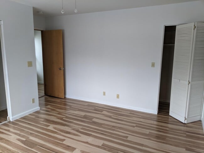 Building Photo - 3575 Kenbrooke Ct
