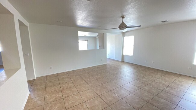 Building Photo - Cozy 3 bedroom home in Surprise!