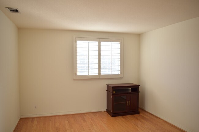 Building Photo - 1144 Corte Riviera