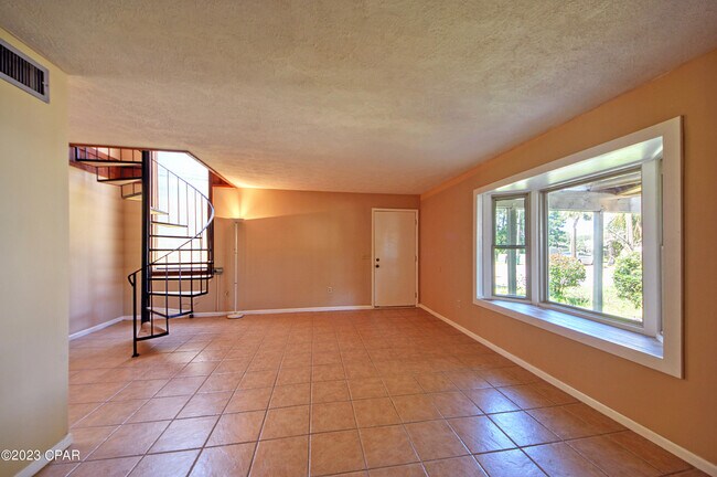 Building Photo - 7129 S Lagoon Dr