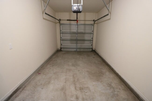 Building Photo - 221 Wooded Crossing Cir