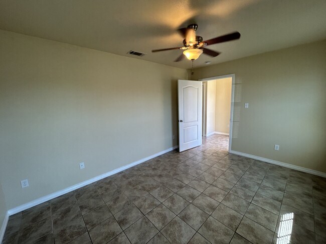 Building Photo - 3301 Pecan Dr