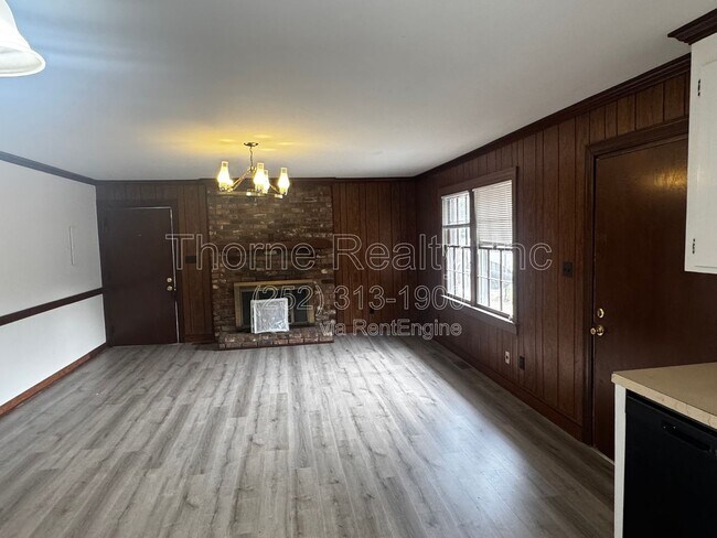 Building Photo - 3920 Sunset Ave