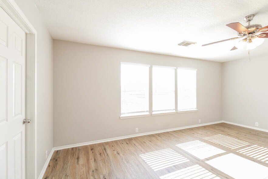 Building Photo - 2715 Feather Green Trail