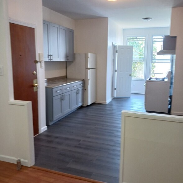 Building Photo - 456 Grandview Ave
