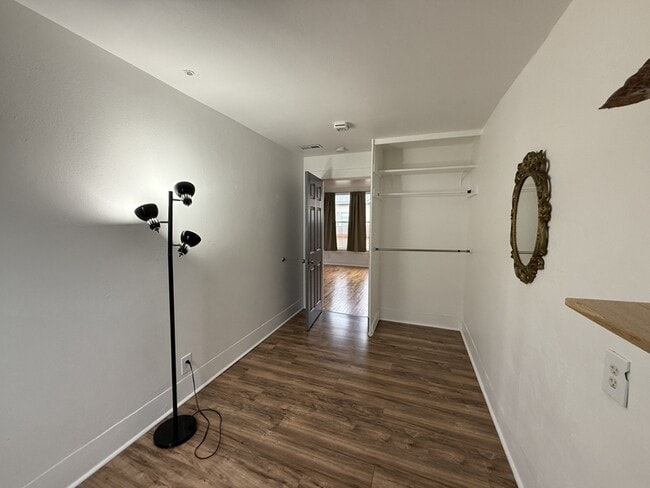 Building Photo - 1321 SE Mill St