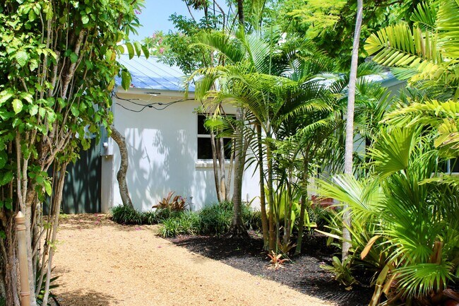 Fully Renovated 3 3 Northwood Home - Fully Renovated 33 Northwood Home With Gu West Palm Beach Fl Primary Photo 