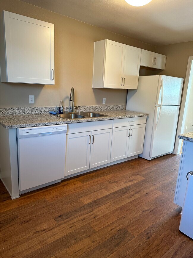 Building Photo - 230 Laurel St