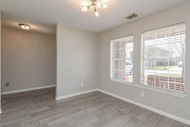 Building Photo - 245 Lake Estates Dr