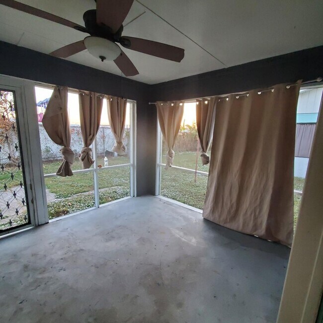 Building Photo - 7811 43rd Ave Dr W