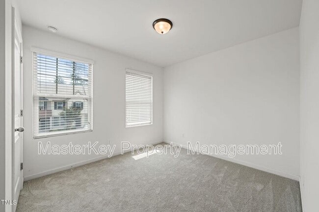 Building Photo - 120 Holly Berry Ln