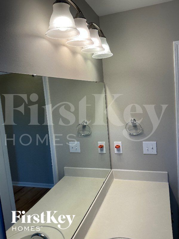 Building Photo - 837 Ember Dr