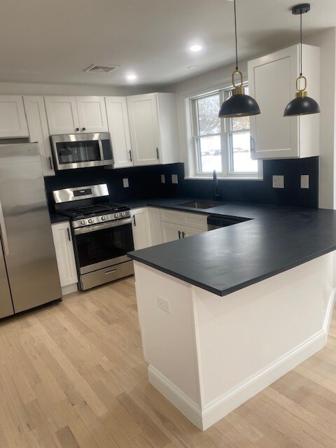 Building Photo - 55 Dustin St