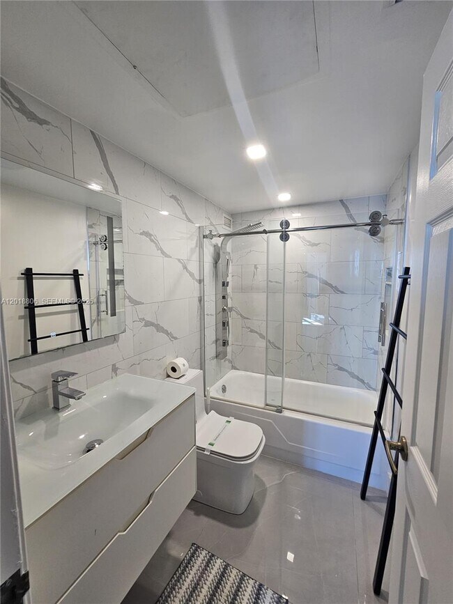 Building Photo - 2501 S Ocean Dr