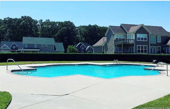 Building Photo - 1611 Bluffside Dr