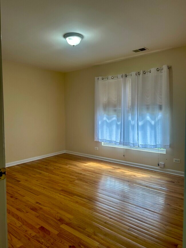 Building Photo - 1509 N Talman Ave