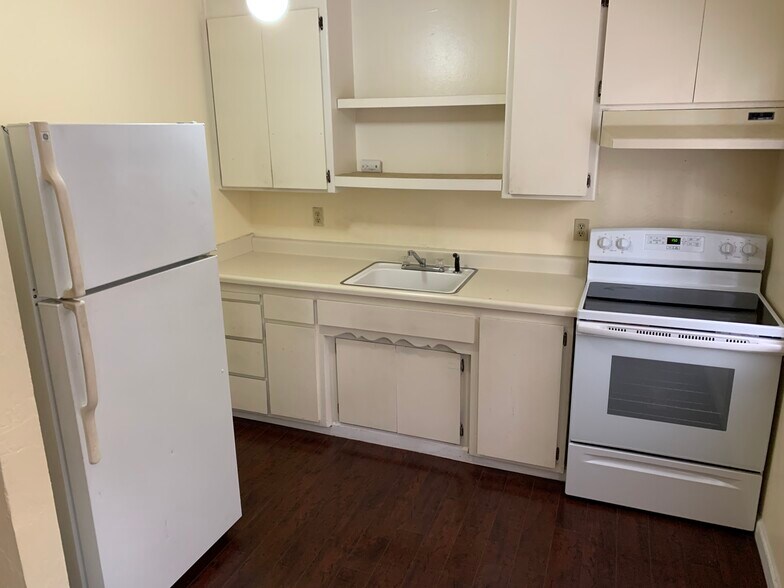 Building Photo - 2103 3rd St