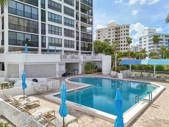 Building Photo - 11 Sunset Dr