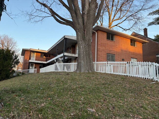 Building Photo - N Ellis