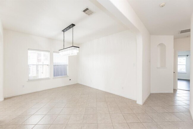 Building Photo - 25951 Ravenside Dr