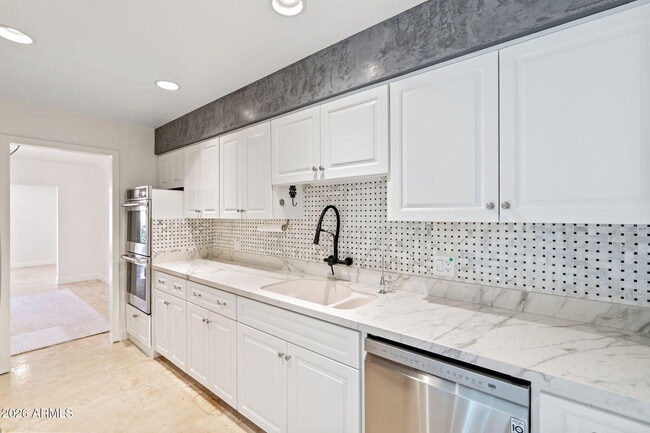 Building Photo - 2614 E Osborn Rd