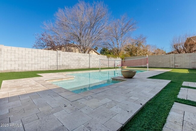 Building Photo - 8414 W Northview Ave