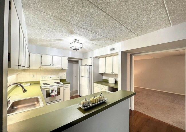 Building Photo - 11633 Sun Cir Way