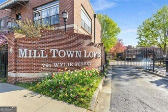 Building Photo - 791 Wylie St SE