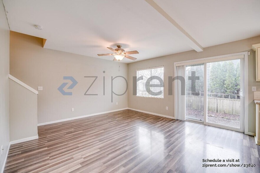 Building Photo - 4406 Roxanna Loop SE