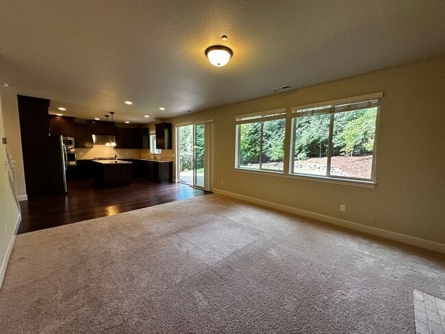 Building Photo - Beautiful 4-Bedroom Home in the Hills of W...