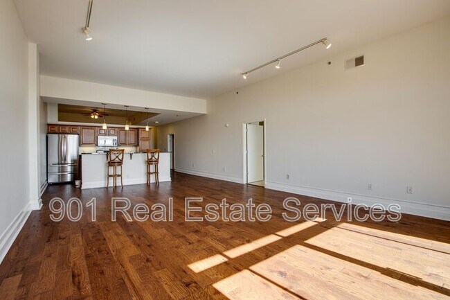 Building Photo - 648 Riverside Drive